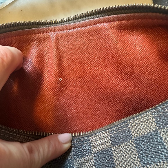 Vintage Pre-loved Louis Vuitton Papillon Damien 26